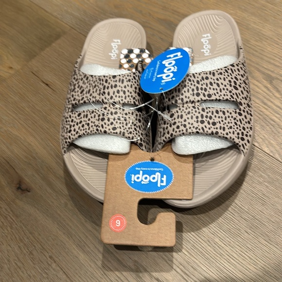 Floopi slide sandals NWT animal print size 6 - Picture 5 of 6